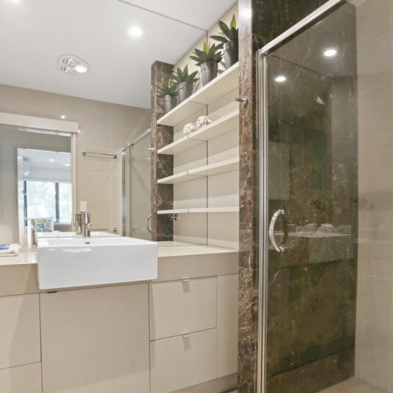 Noosa Shores Resort 2 bed Deluxe bathroom