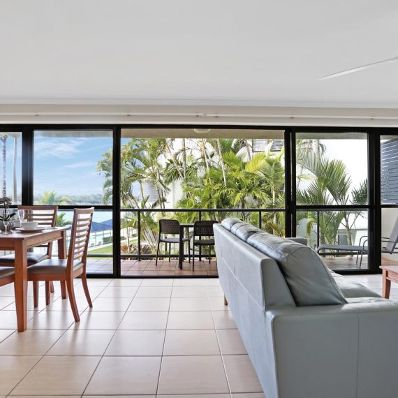 Noosa Shores Resort Standard loungeroom and dining