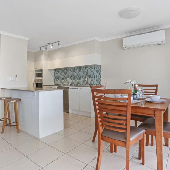 Noosa Shores Resort Standard dining and kitchen