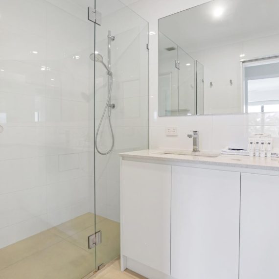 Noosa Shores Resort 2 bed Superior Bathroom