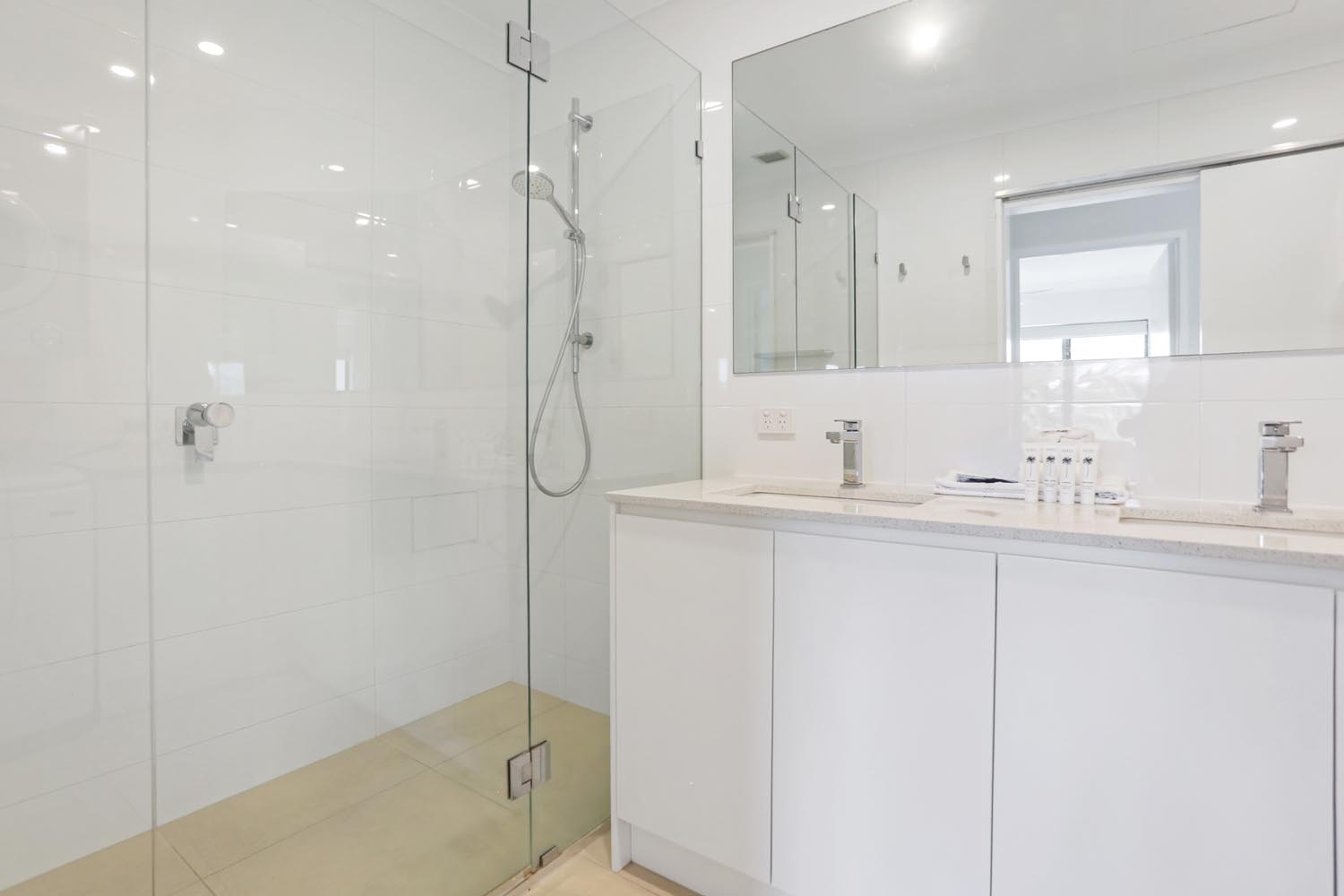 Noosa Shores Resort 2 bed Superior Bathroom