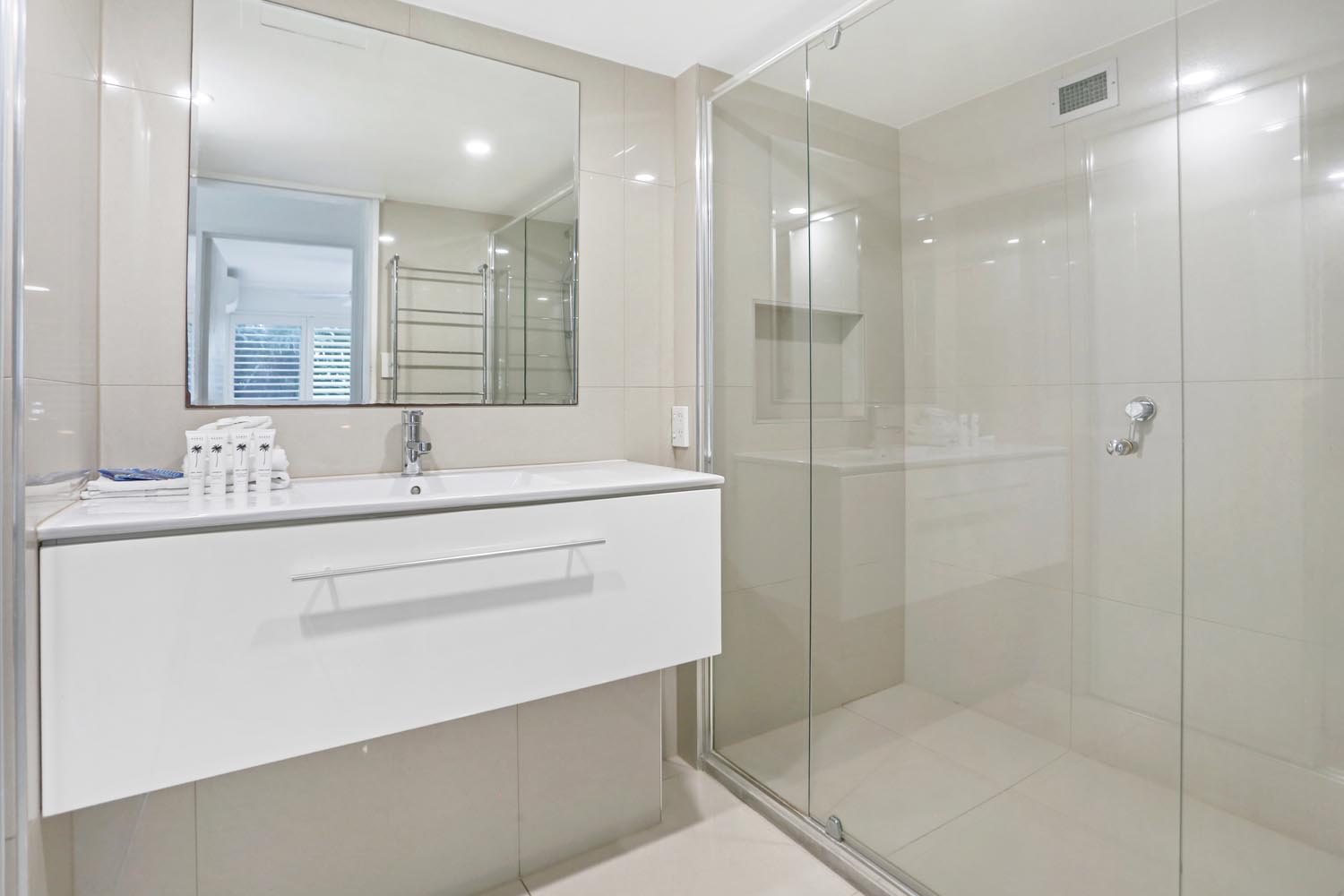Noosa Shores Resort Superior bathroom
