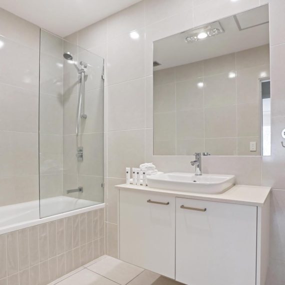 Noosa Shores Resort Deluxe Bathroom