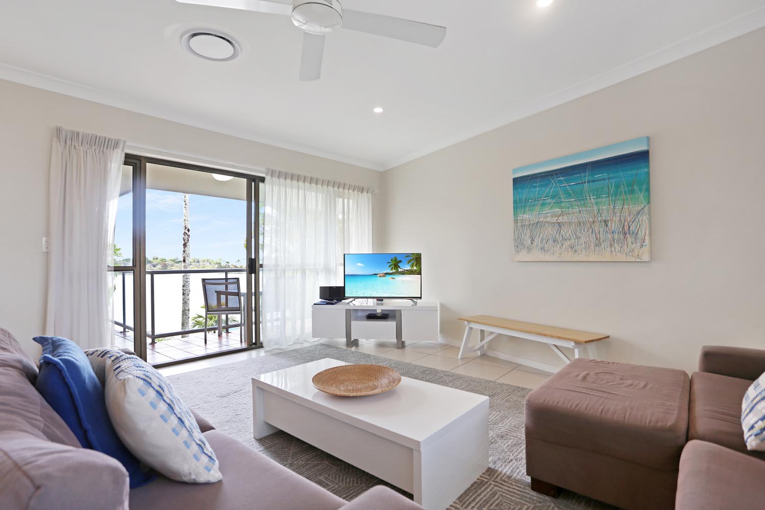 Noosa Shores Resort 3 bed deluxe loungeroom
